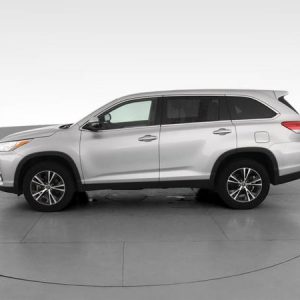 2019 Toyota Highlander LE Sport Utility 4D suv Silver $31000
